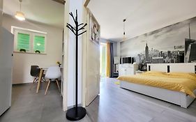 Cozy Apartment With Balcony 10 Min From The Beach